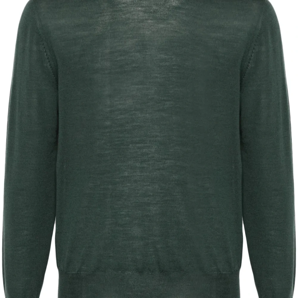 Свитер тонкой вязки