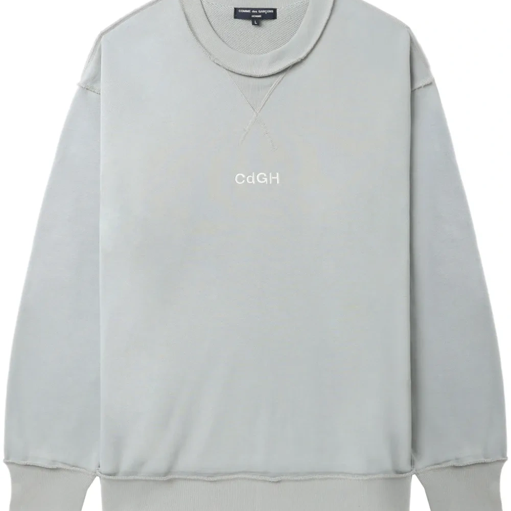 Толстовка с вышитым логотипом