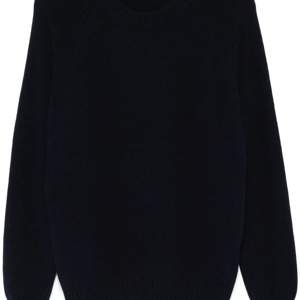 Свитер с круглым вырезом