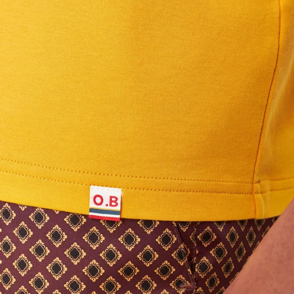 Футболка с вышитым логотипом