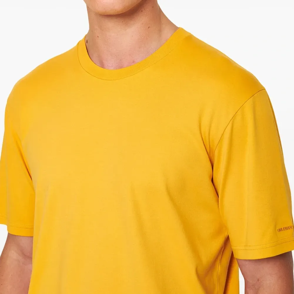 Футболка с вышитым логотипом