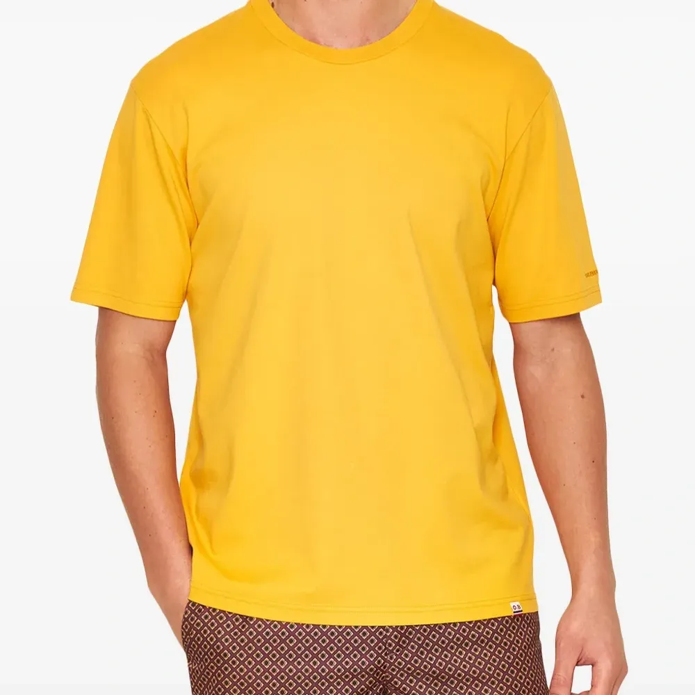 Футболка с вышитым логотипом