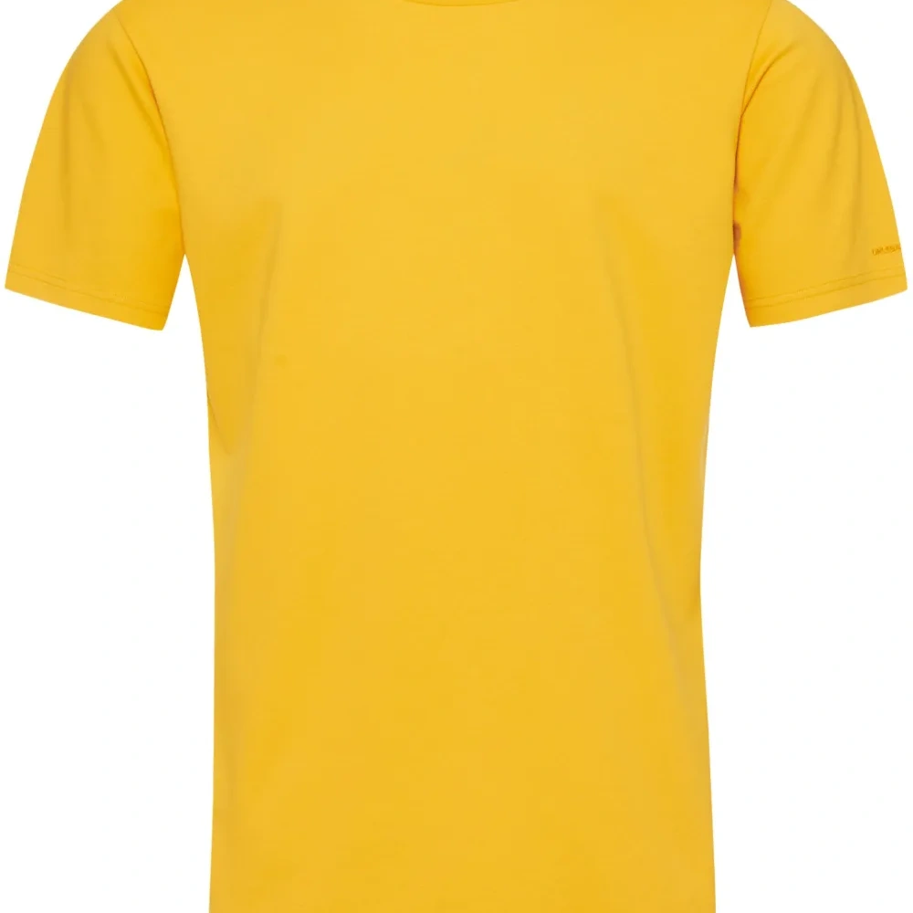 Футболка с вышитым логотипом