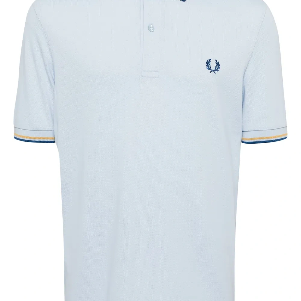 Футболка с вышитым логотипом