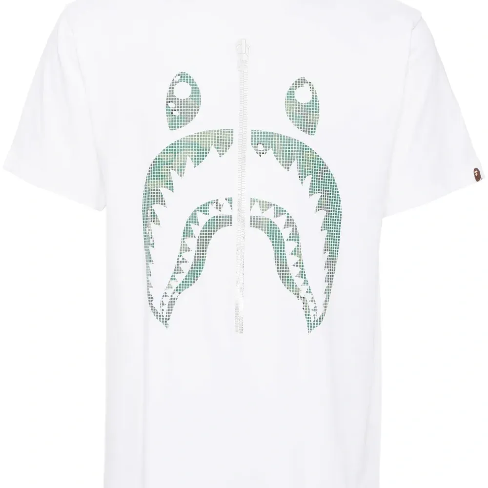 Футболка с графичным принтом Футболка с графичным принтом