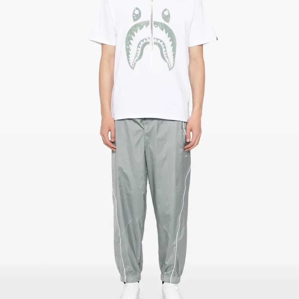 Футболка с графичным принтом Футболка с графичным принтом