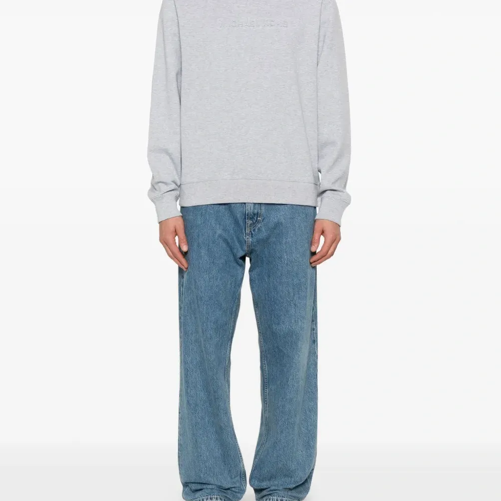 Толстовка с тисненым логотипом