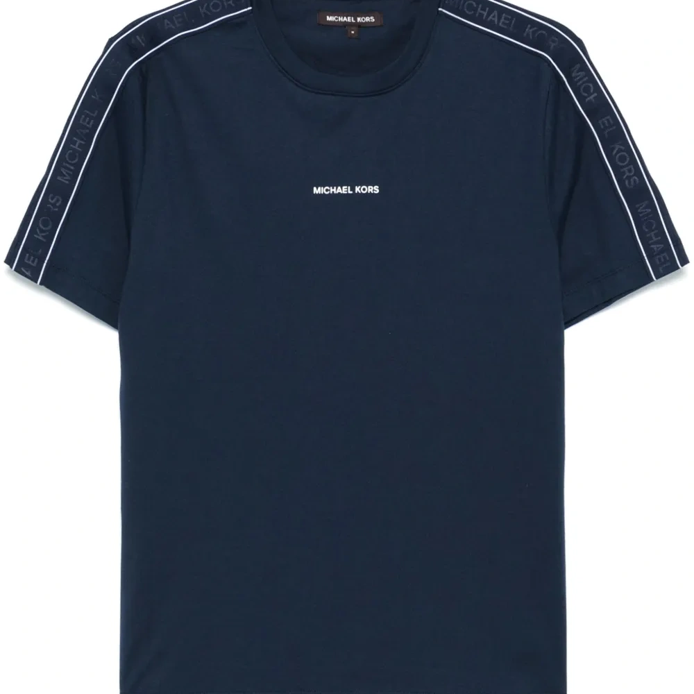 Футболка с логотипом