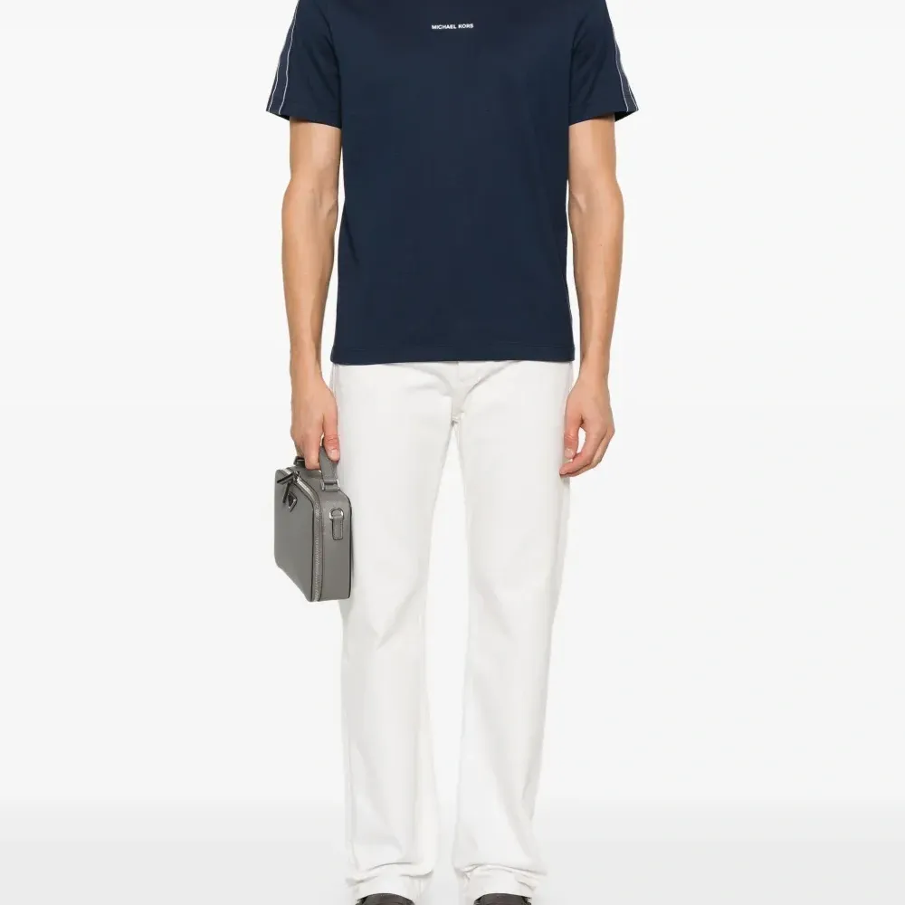 Футболка с логотипом Футболка с логотипом