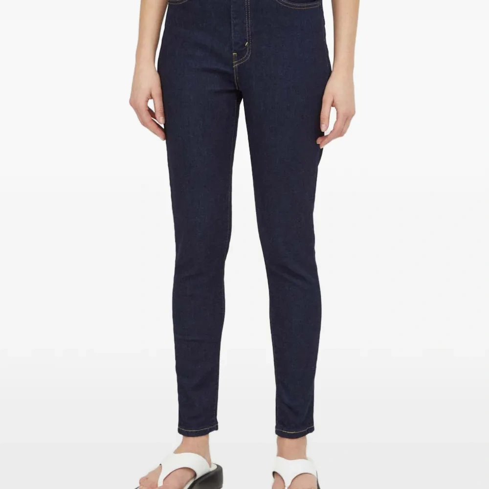 Ретро скинни-джинсы с завышенной талией