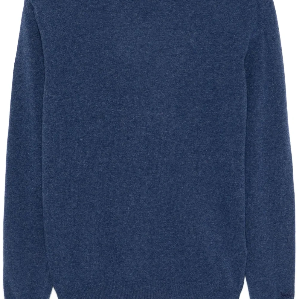 шерстяной свитер