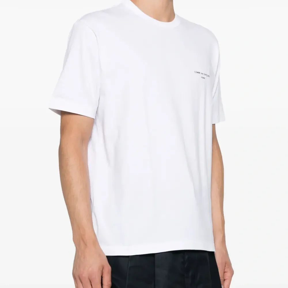 Футболка с логотипом