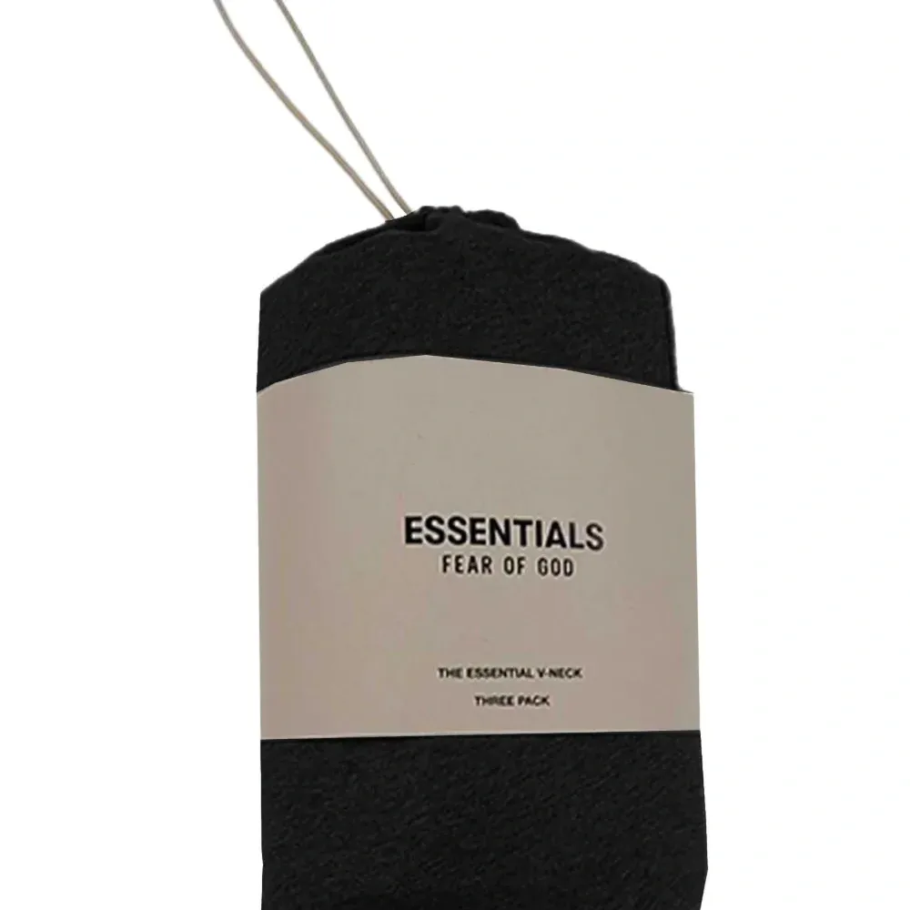 Комплект из трех футболок с V-образным вырезом