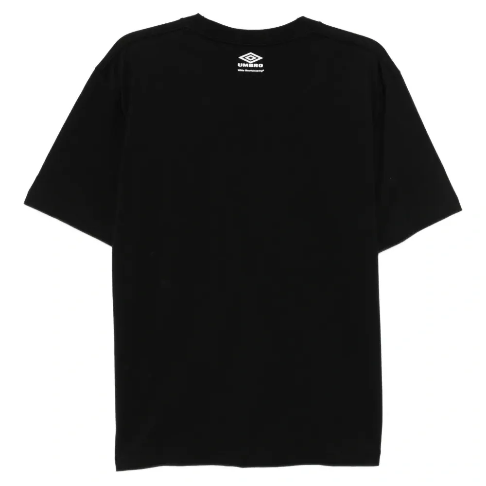 футболка с вышитым логотипом