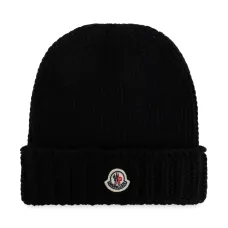 Шапка бини с нашивкой-логотипом