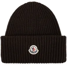 Шапка бини с нашивкой-логотипом