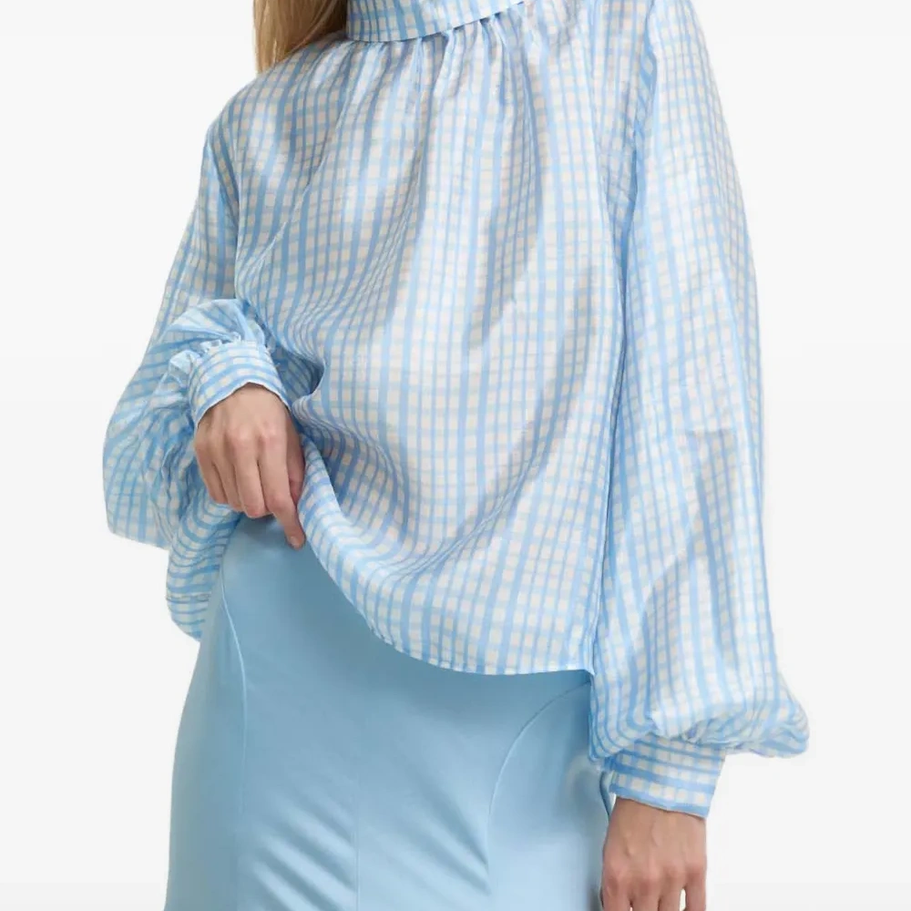 Блузка в клетку