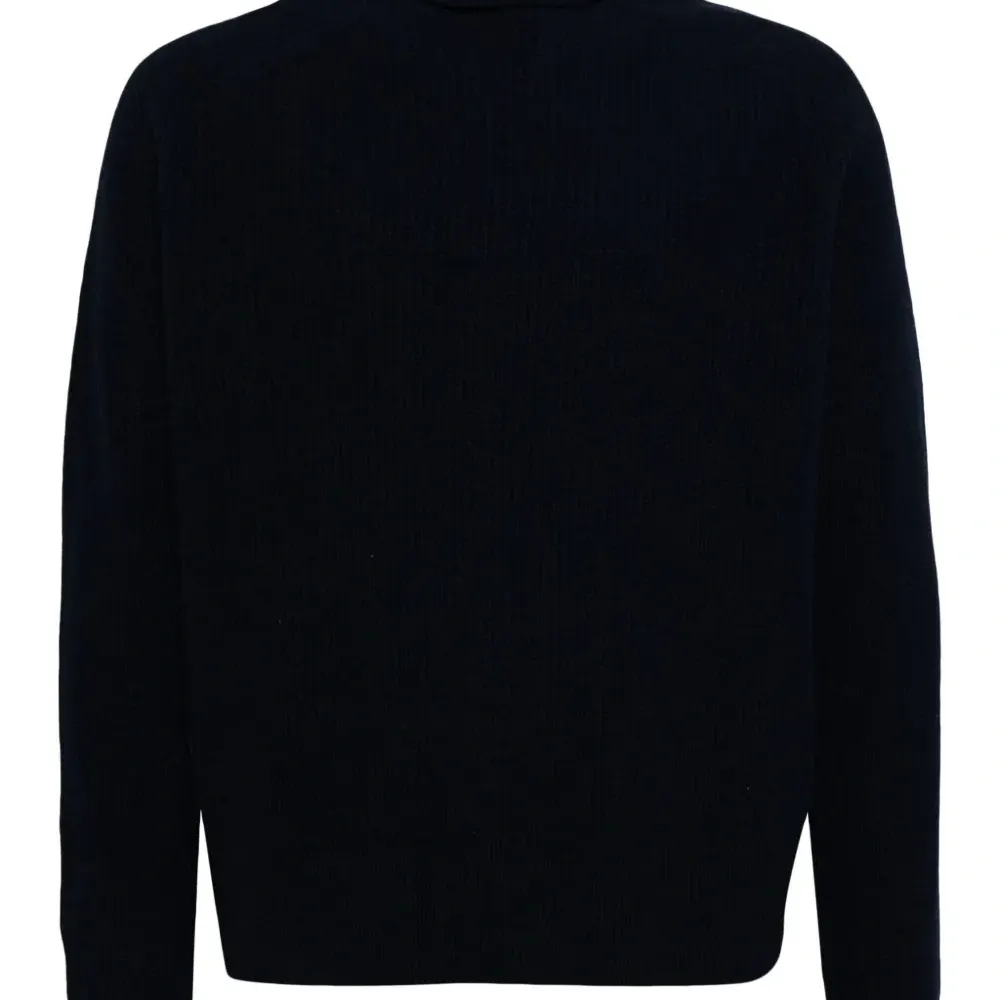 Джемпер с высоким воротником