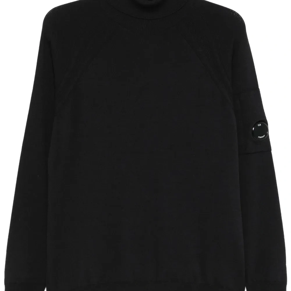 Свитер с высоким воротником