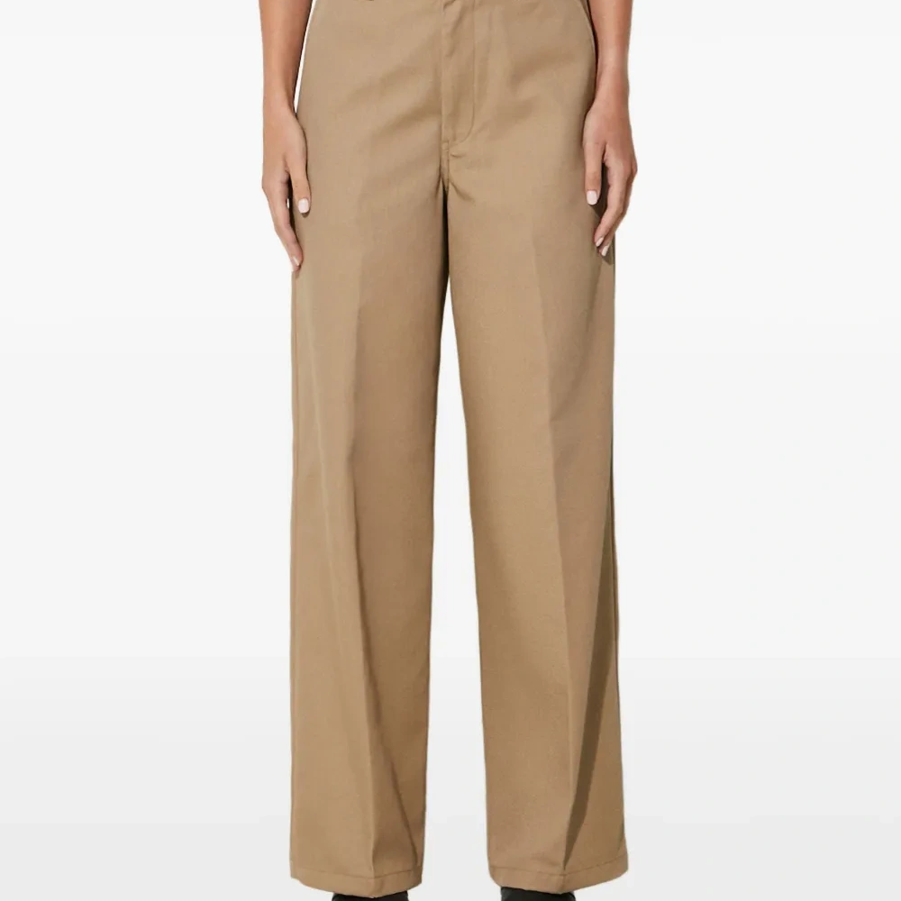 Брюки с нашивкой-логотипом