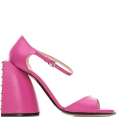 Босоножки на каблуке с украшением