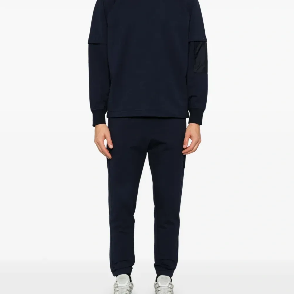 Толстовка с круглым вырезом