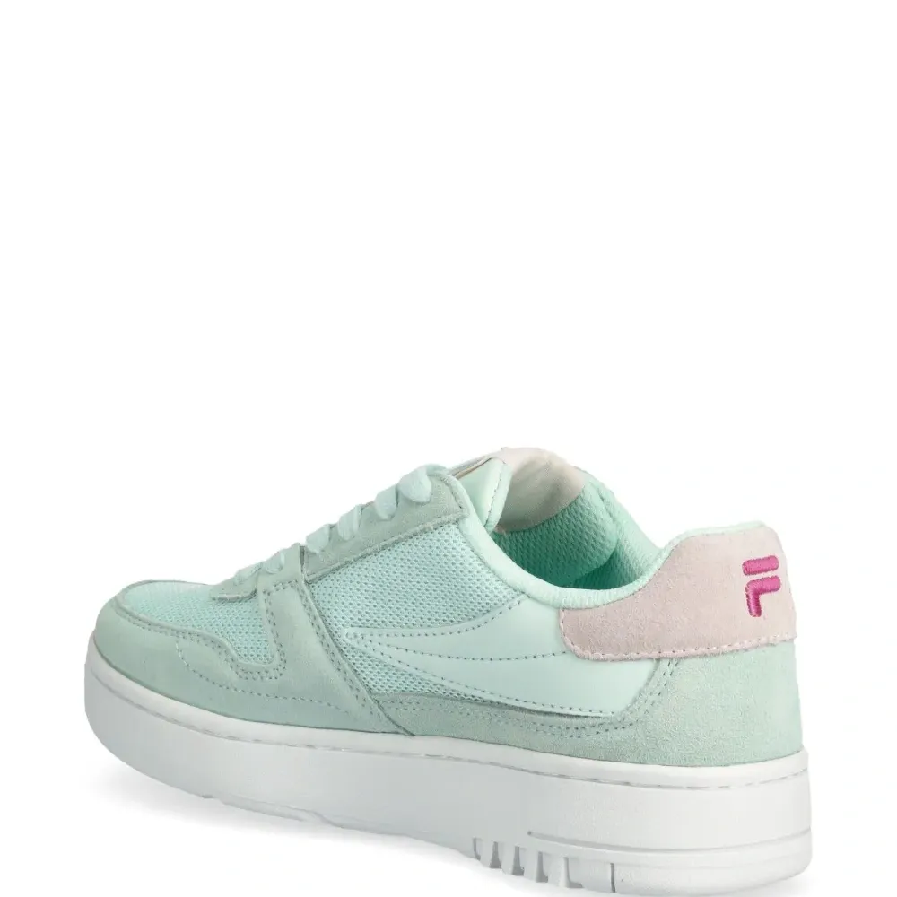 Кеды с нашивкой-логотипом