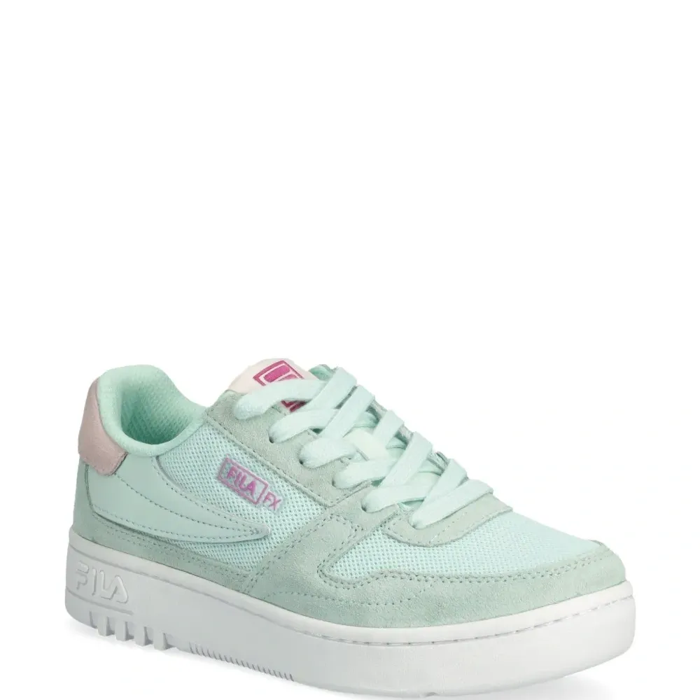 Кеды с нашивкой-логотипом