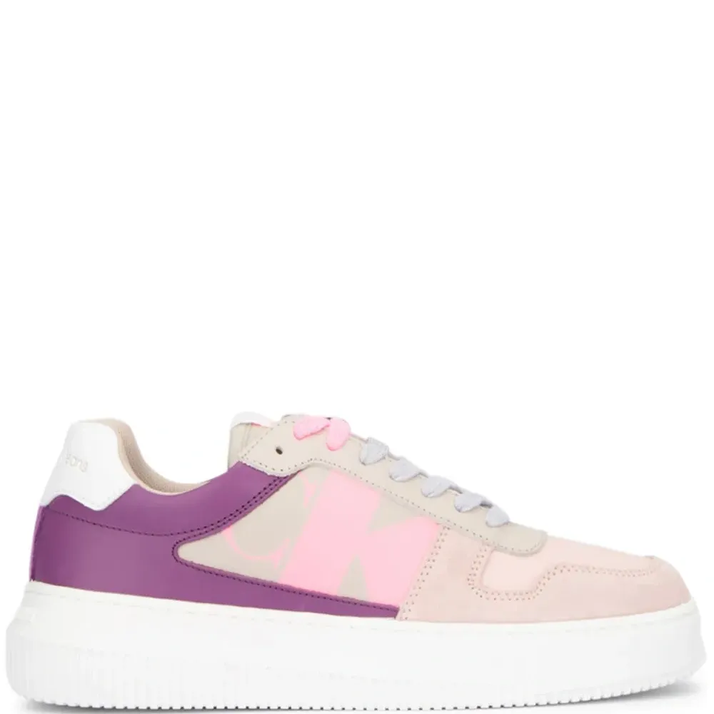 Кроссовки с логотипом