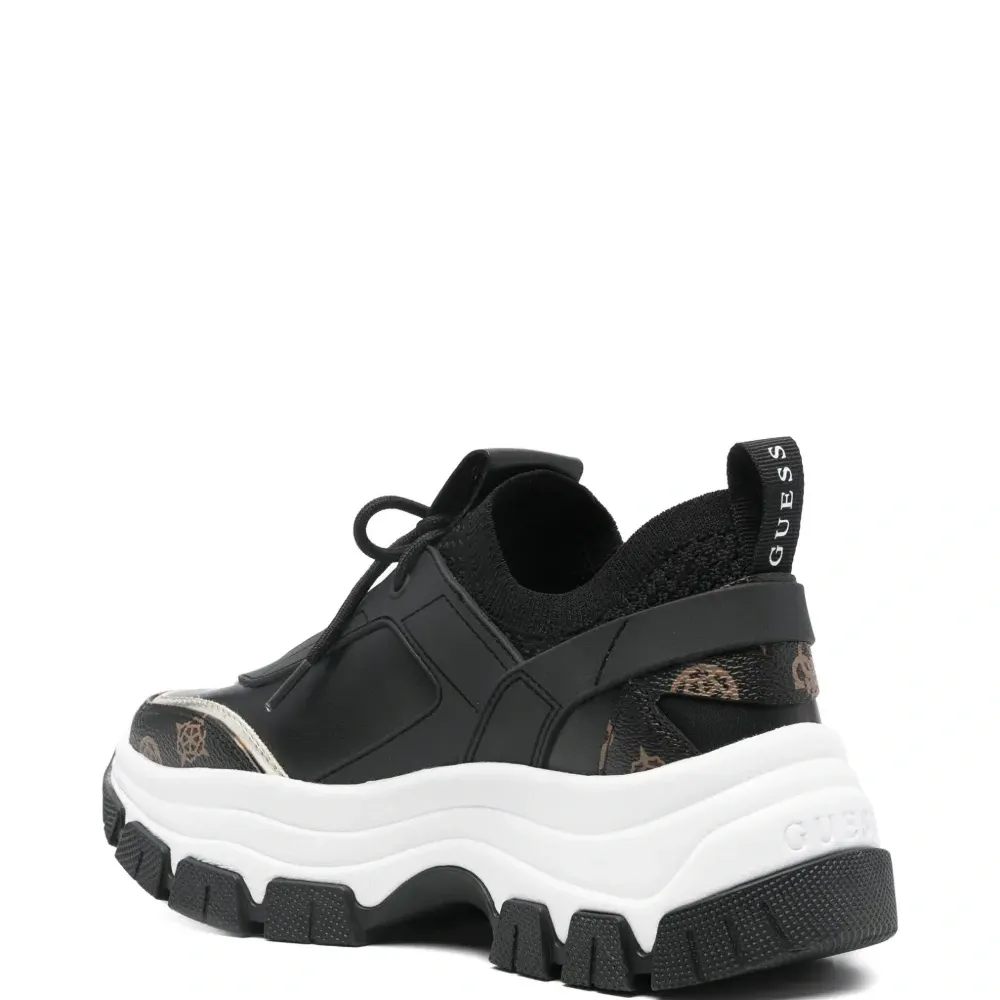 Кроссовки с логотипом и вставками