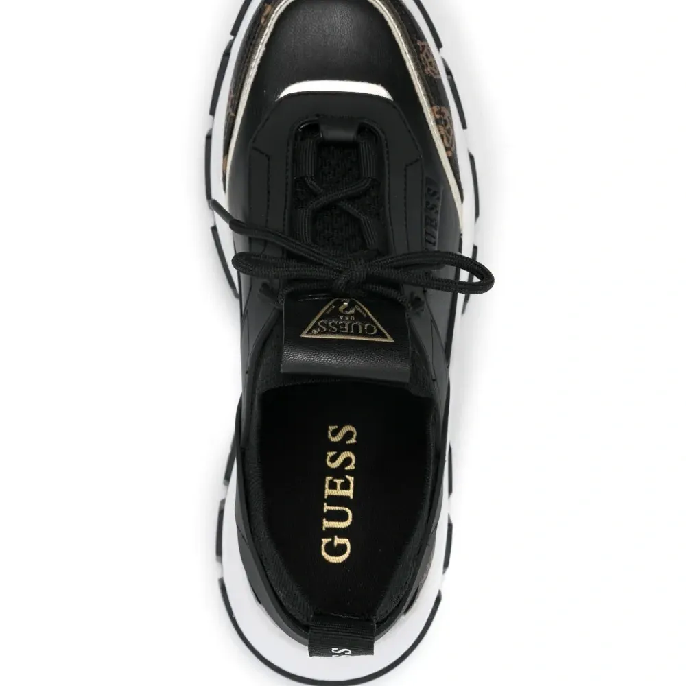 Кроссовки с логотипом и вставками