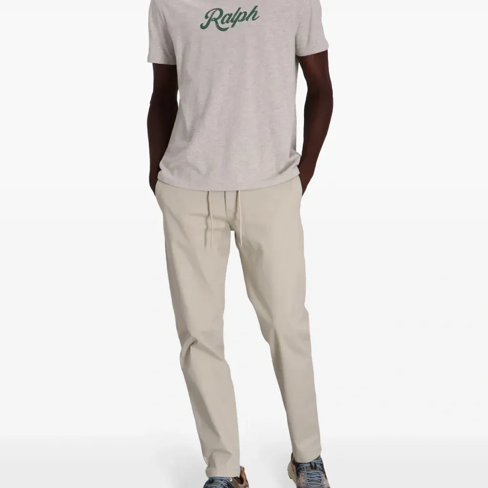 Футболка с логотипом