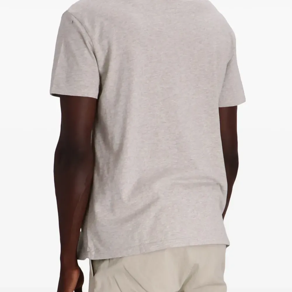 Футболка с логотипом