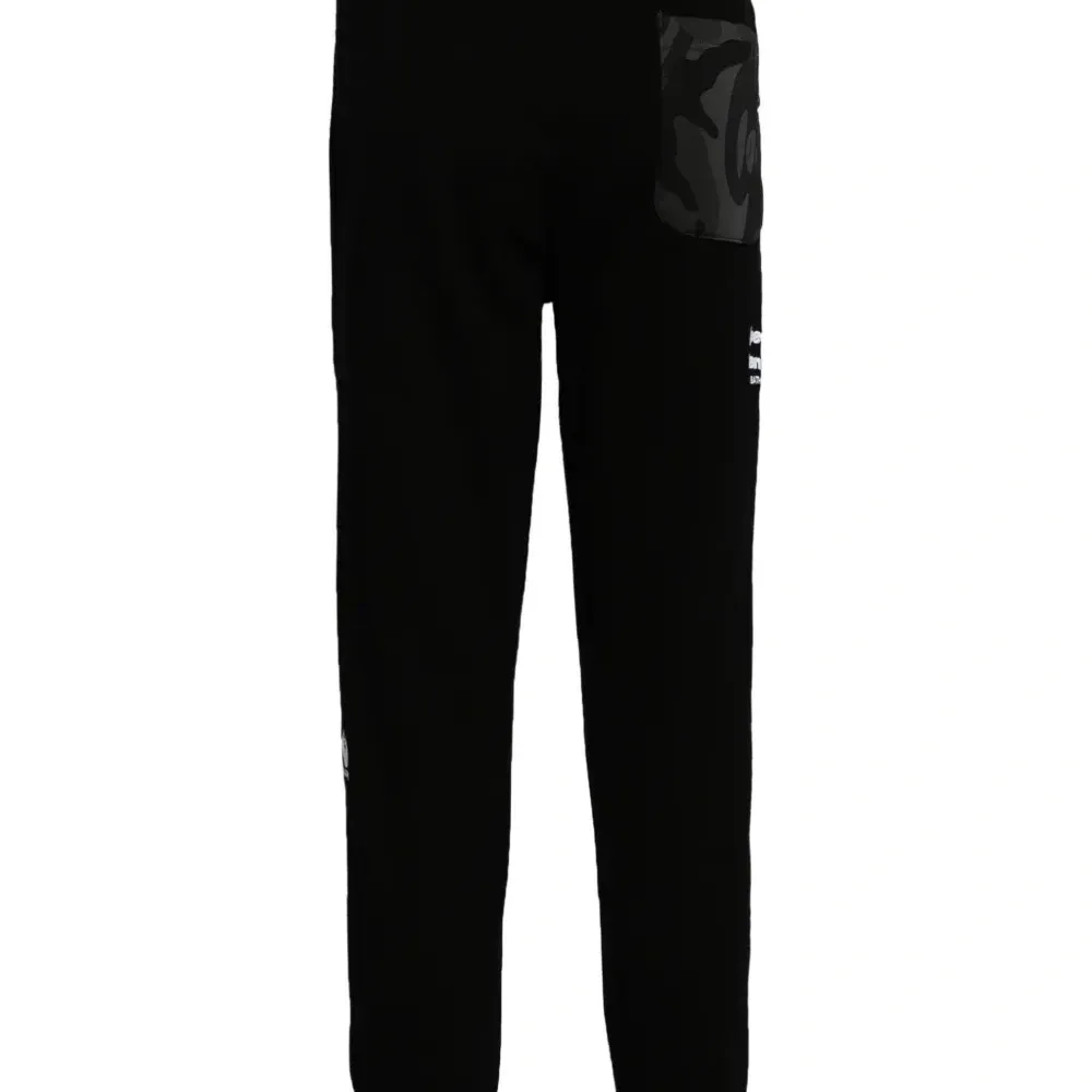 Спортивные брюки с вышитым логотипом