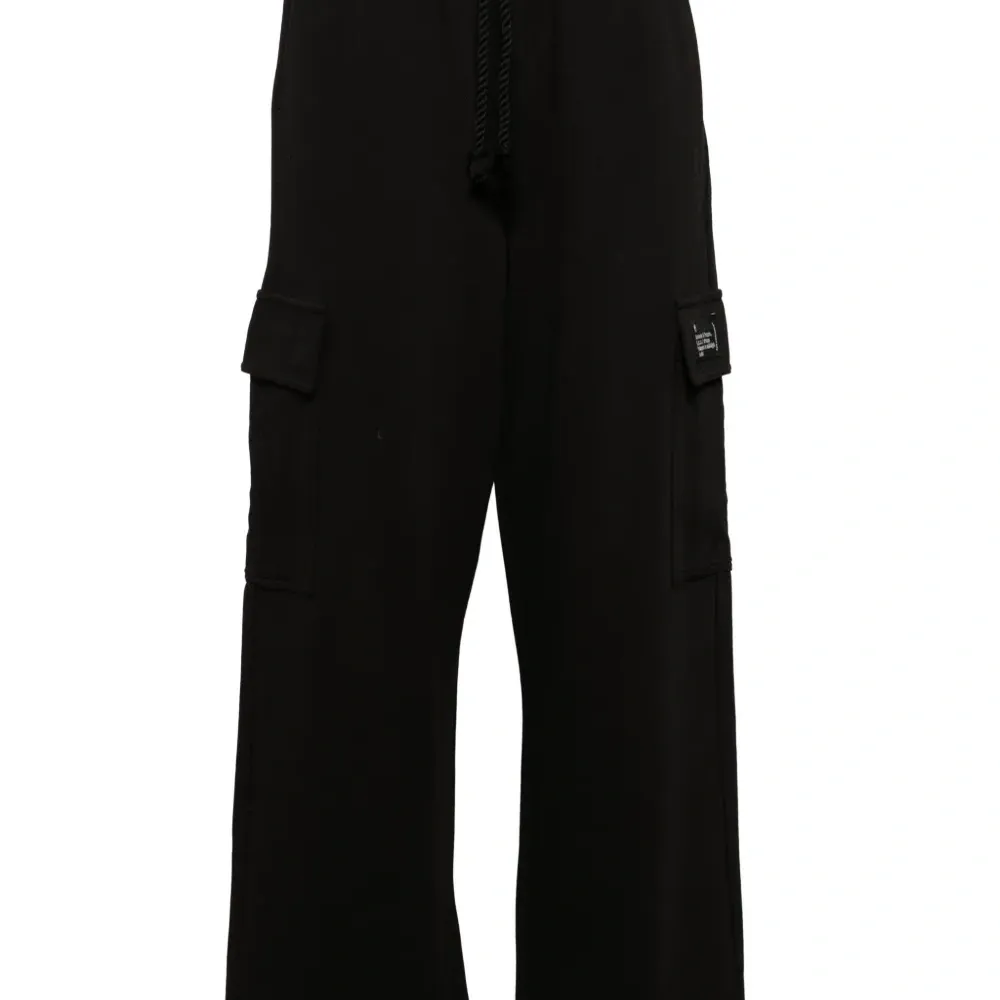 Спортивные брюки карго с нашивкой-логотипом Спортивные брюки карго с нашивкой-логотипом