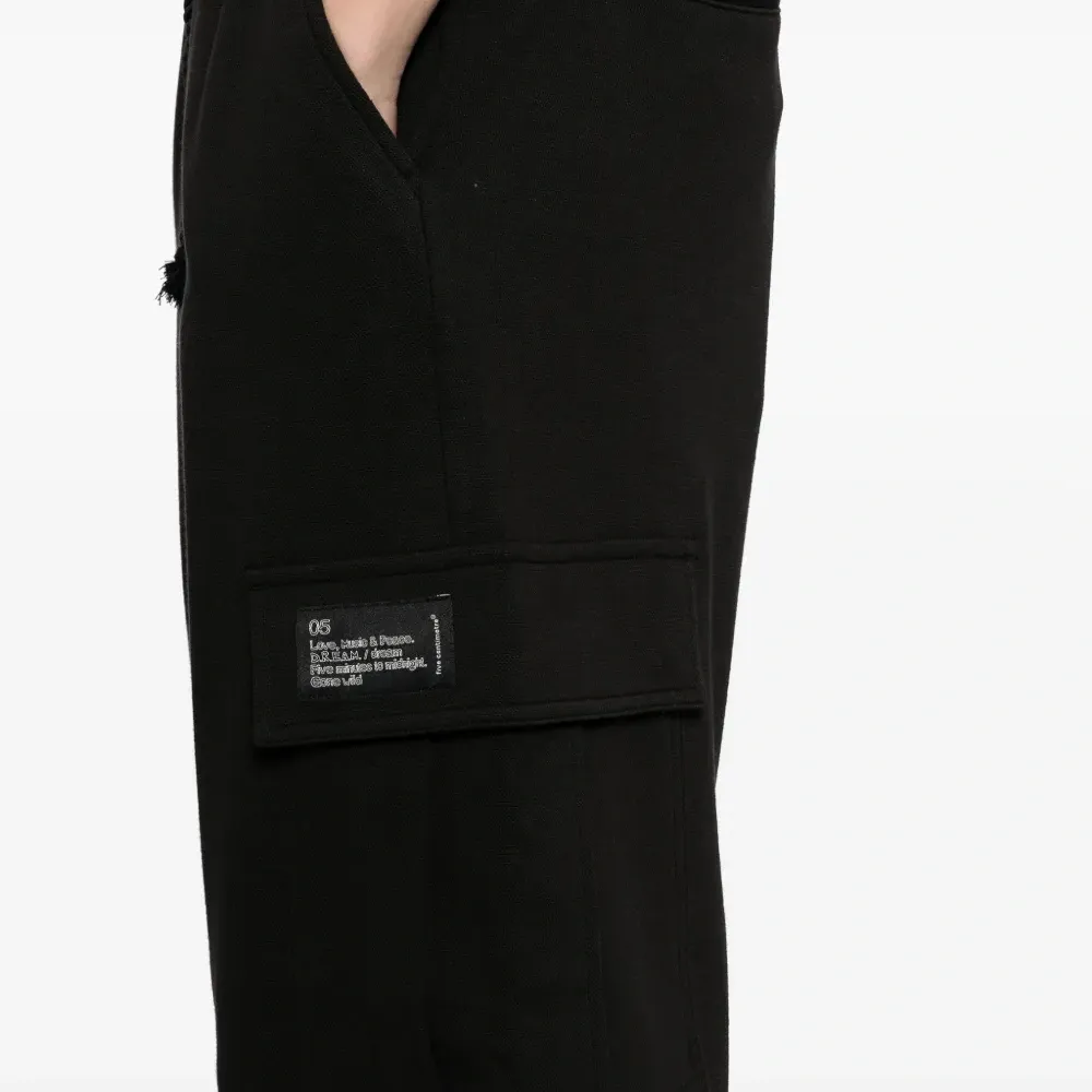 Спортивные брюки карго с нашивкой-логотипом Спортивные брюки карго с нашивкой-логотипом