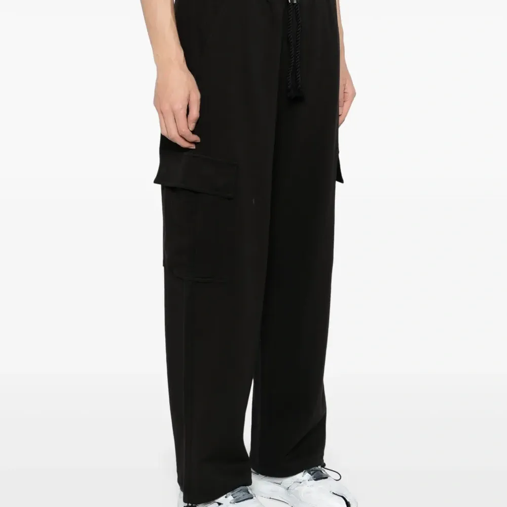 Спортивные брюки карго с нашивкой-логотипом Спортивные брюки карго с нашивкой-логотипом