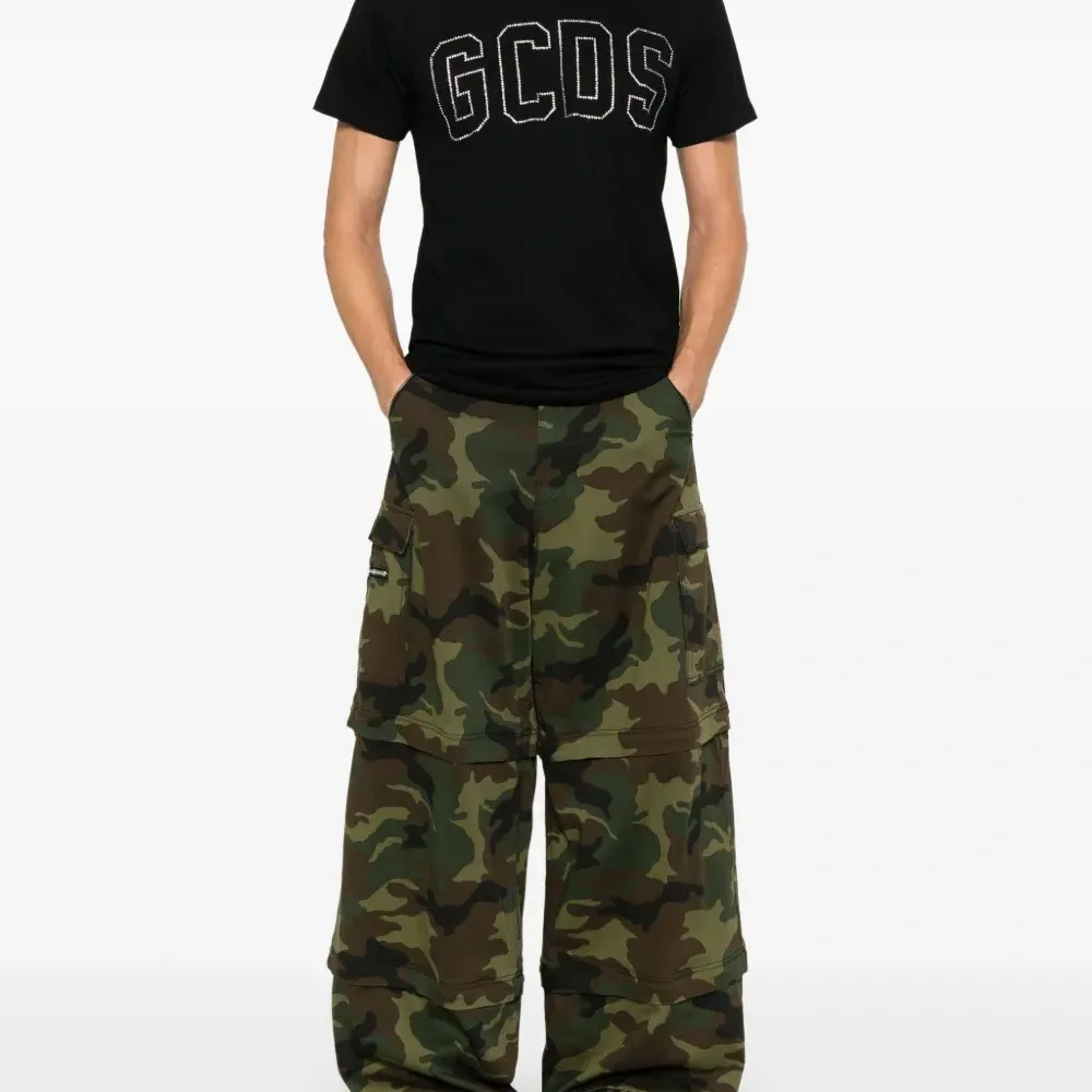 Футболка с логотипом