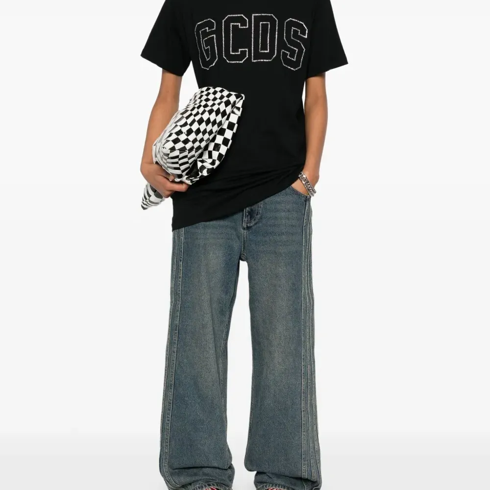 Футболка с логотипом