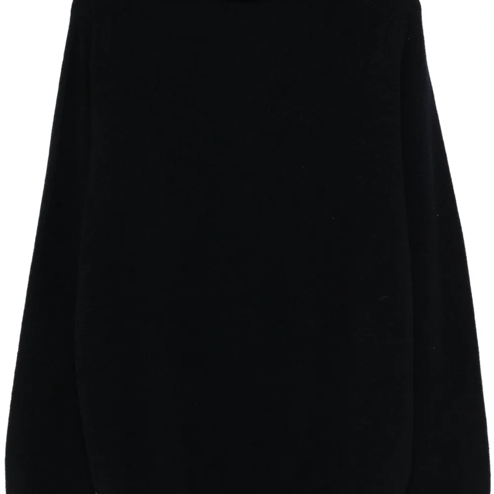 Свитер с высоким воротником