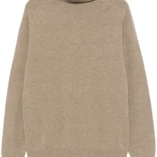 Свитер с высоким воротником