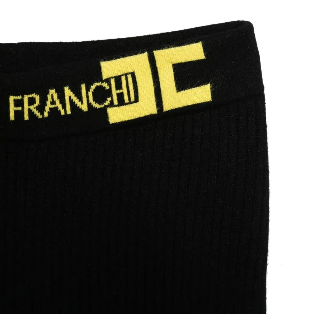 Брюки с логотипом на поясе