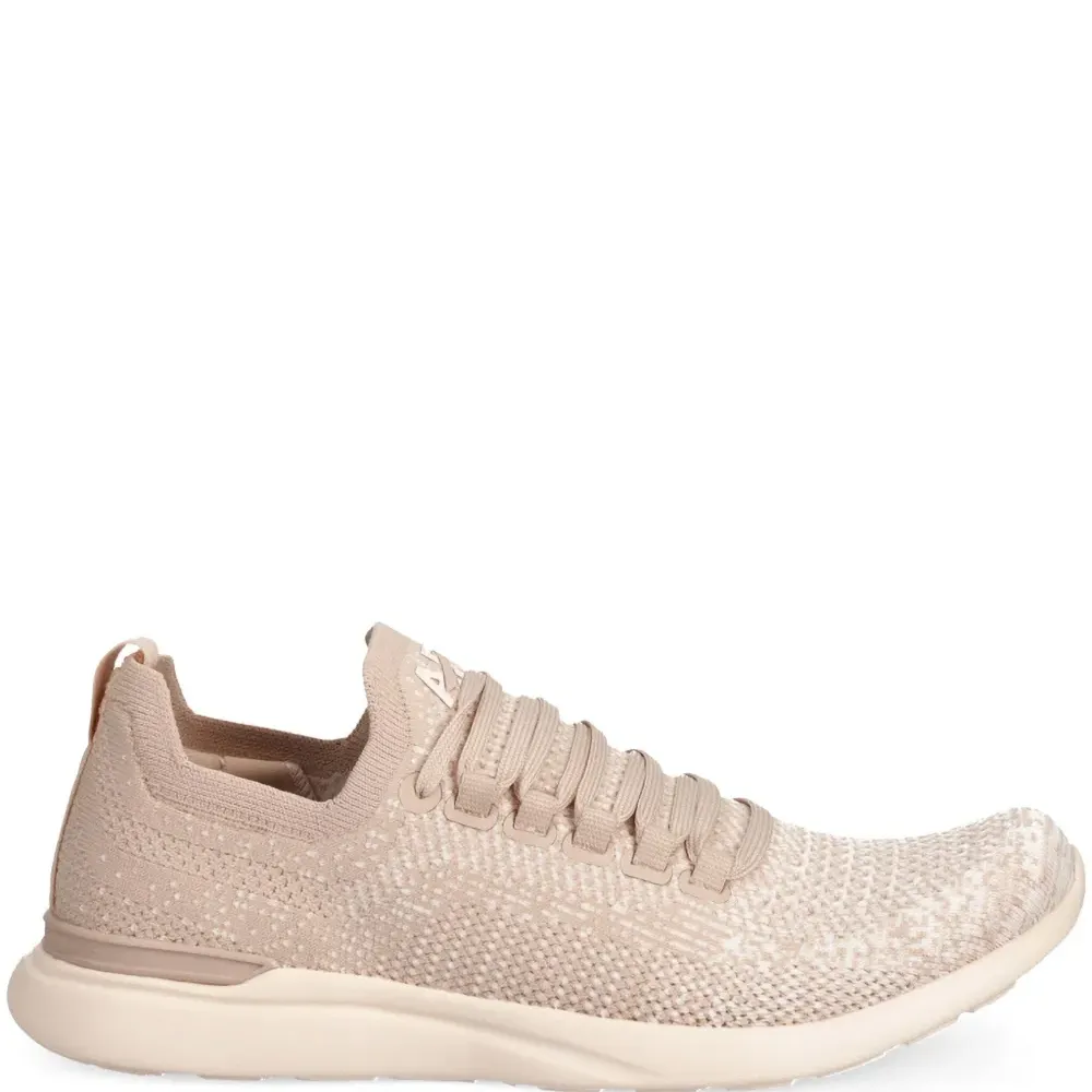 Кроссовки с сетчатыми вставками