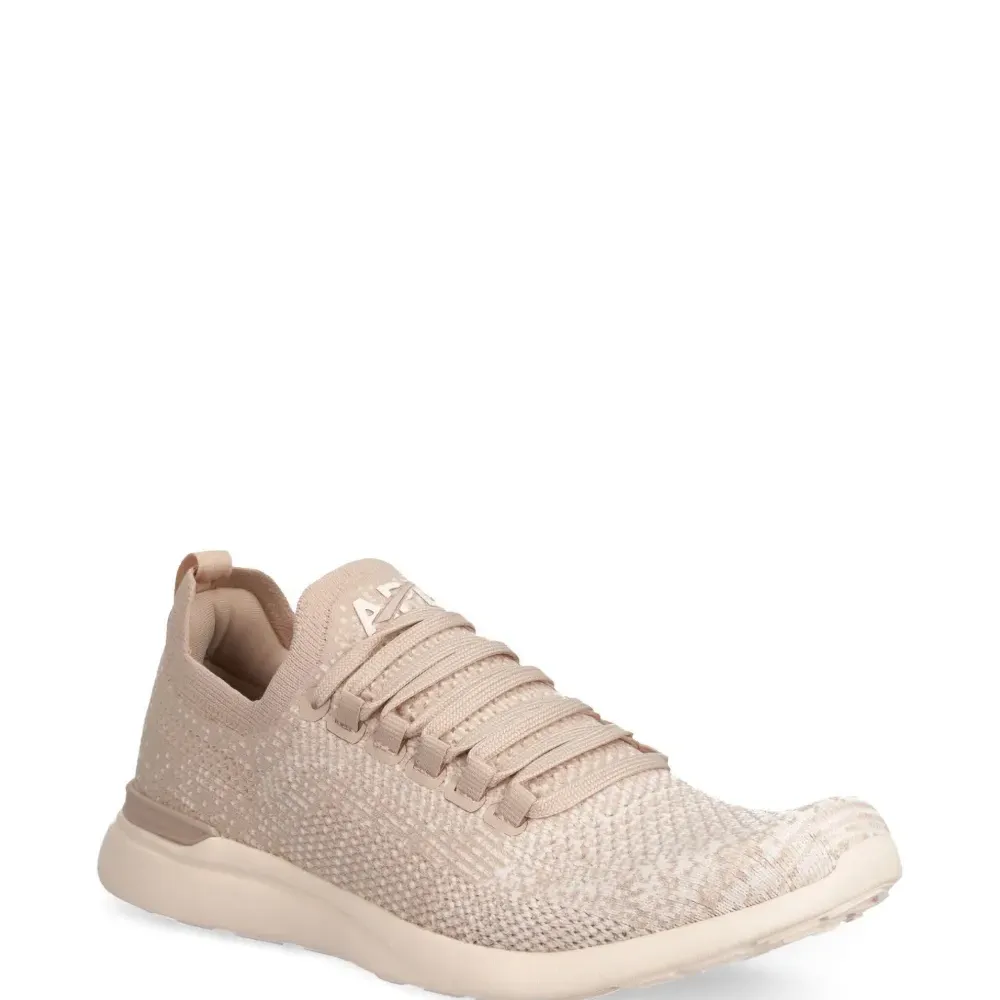 Кроссовки с сетчатыми вставками