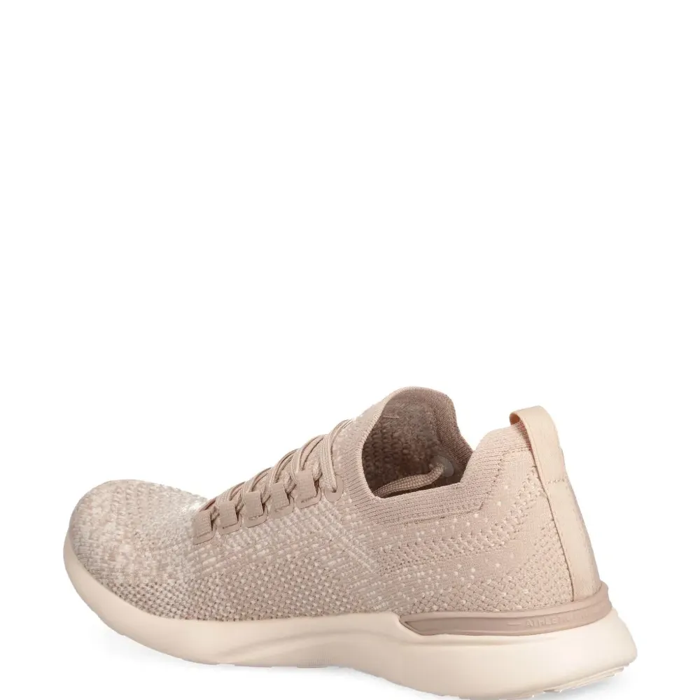 Кроссовки с сетчатыми вставками