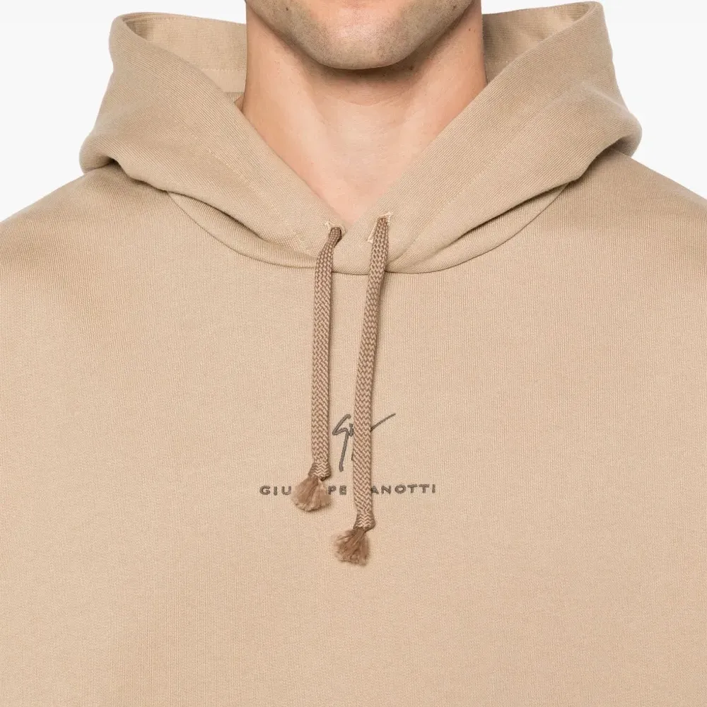 Худи с вышитым логотипом