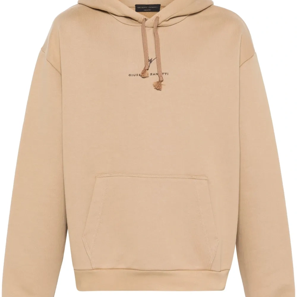 Худи с вышитым логотипом