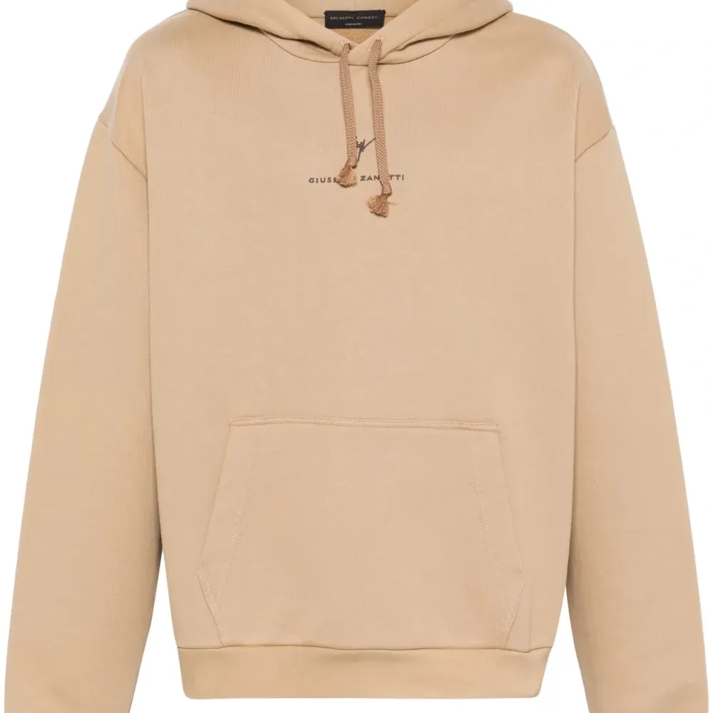 Худи с вышитым логотипом