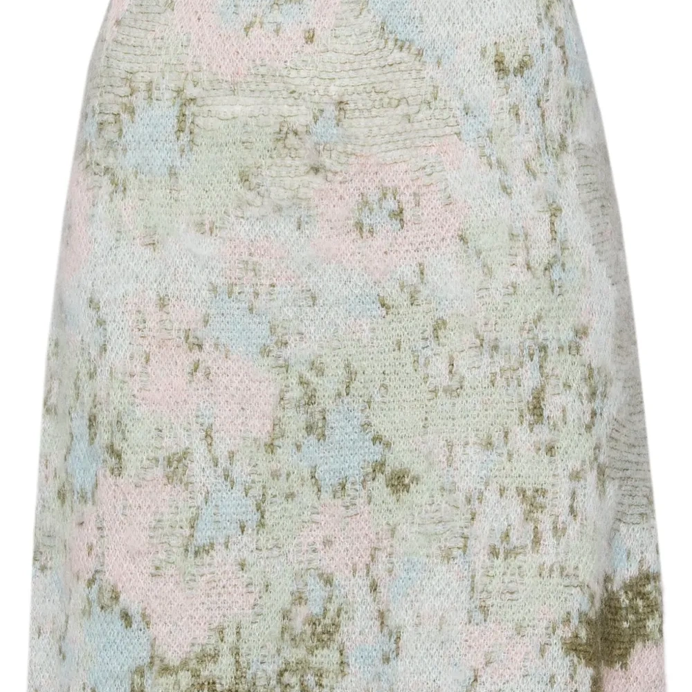 Юбка вязки интарсия с цветочным узором