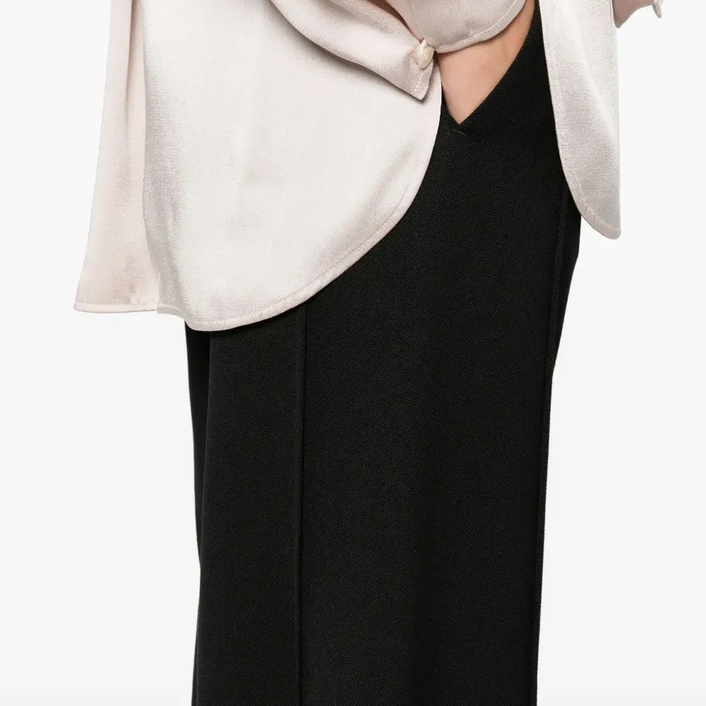 Брюки с атласной отделкой Брюки с атласной отделкой